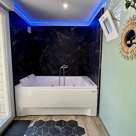 Terre & Mer'Veilles 2, Appartement Avec Spa Pour 2 Personnes Favieres  ภายนอก รูปภาพ